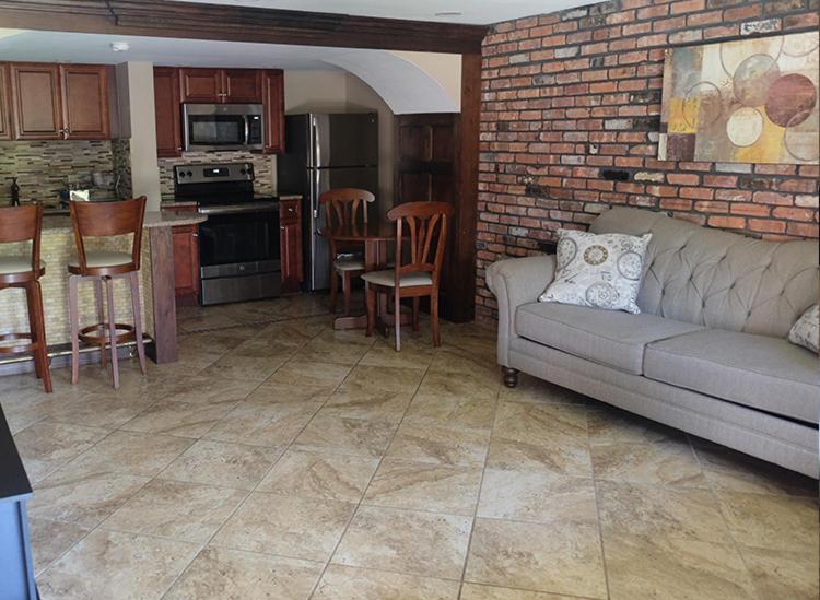 Chalet Inn & Suites Centerport Εξωτερικό φωτογραφία