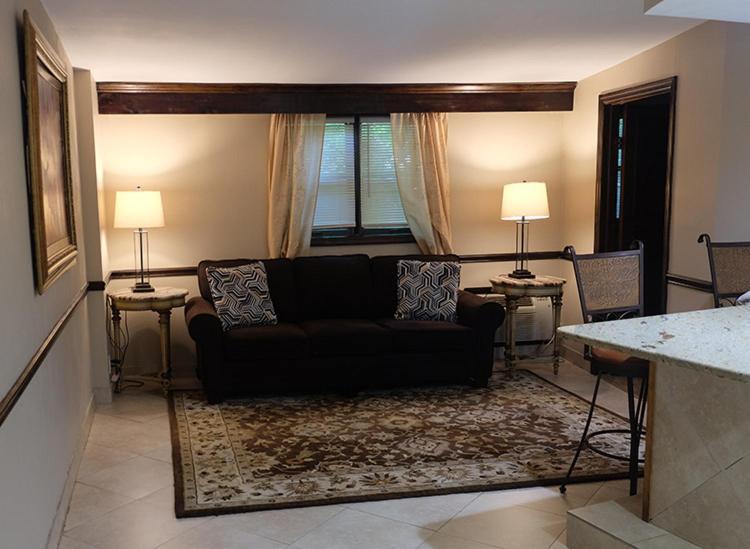 Chalet Inn & Suites Centerport Εξωτερικό φωτογραφία