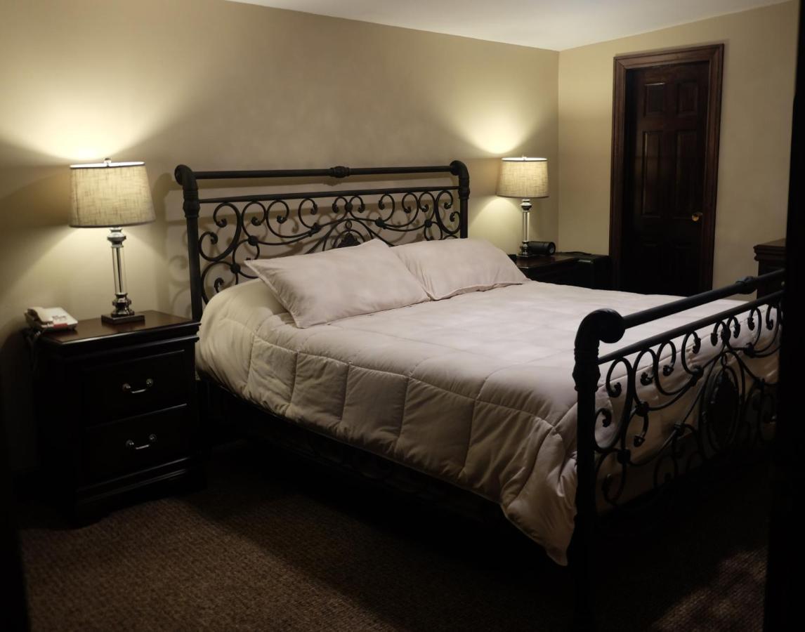 Chalet Inn & Suites Centerport Εξωτερικό φωτογραφία