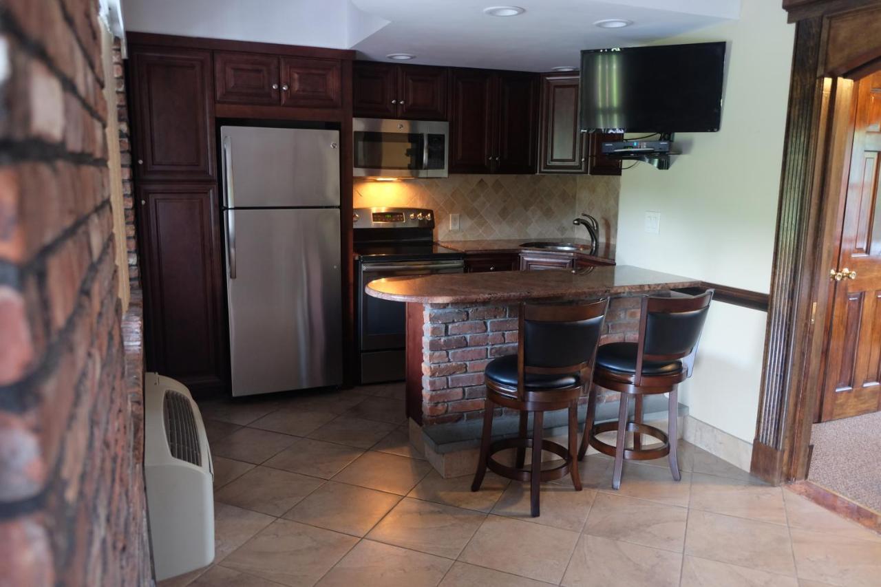 Chalet Inn & Suites Centerport Εξωτερικό φωτογραφία