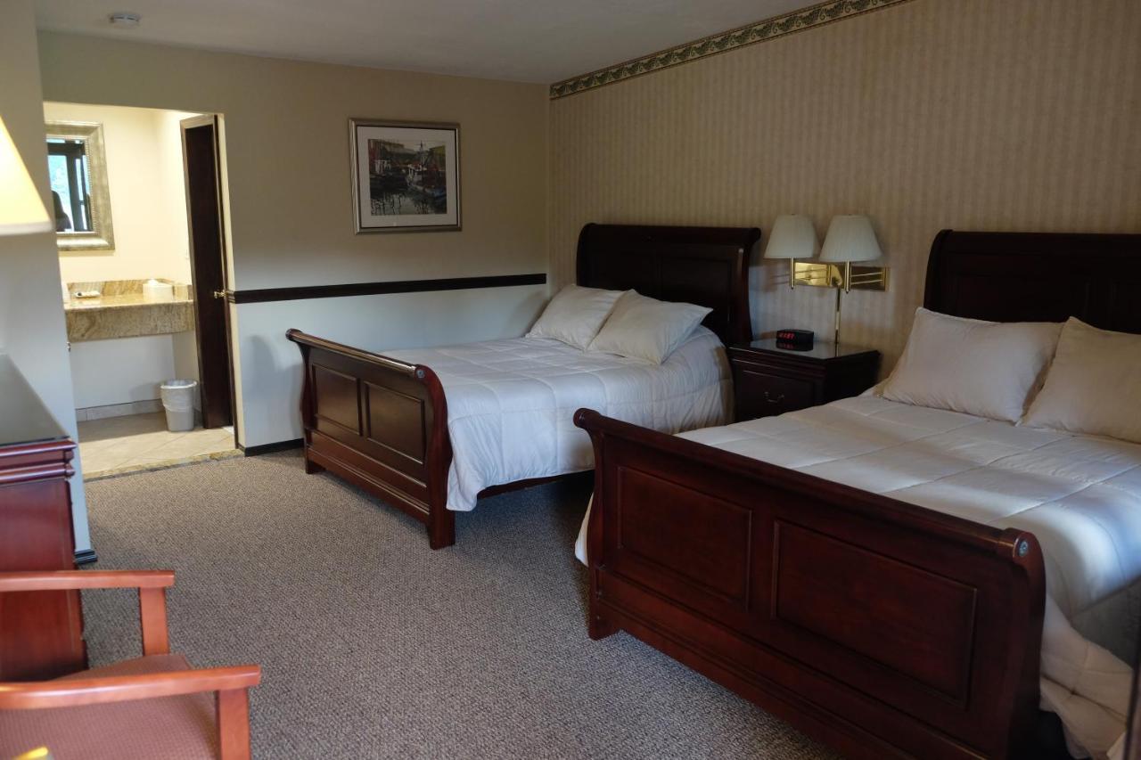 Chalet Inn & Suites Centerport Εξωτερικό φωτογραφία