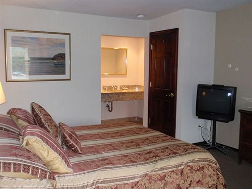 Chalet Inn & Suites Centerport Εξωτερικό φωτογραφία