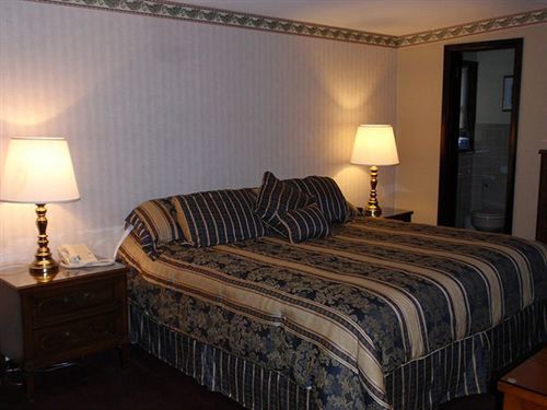 Chalet Inn & Suites Centerport Εξωτερικό φωτογραφία