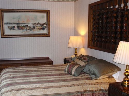Chalet Inn & Suites Centerport Εξωτερικό φωτογραφία