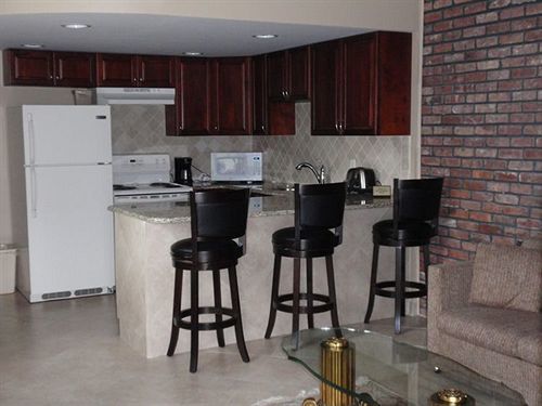 Chalet Inn & Suites Centerport Εξωτερικό φωτογραφία