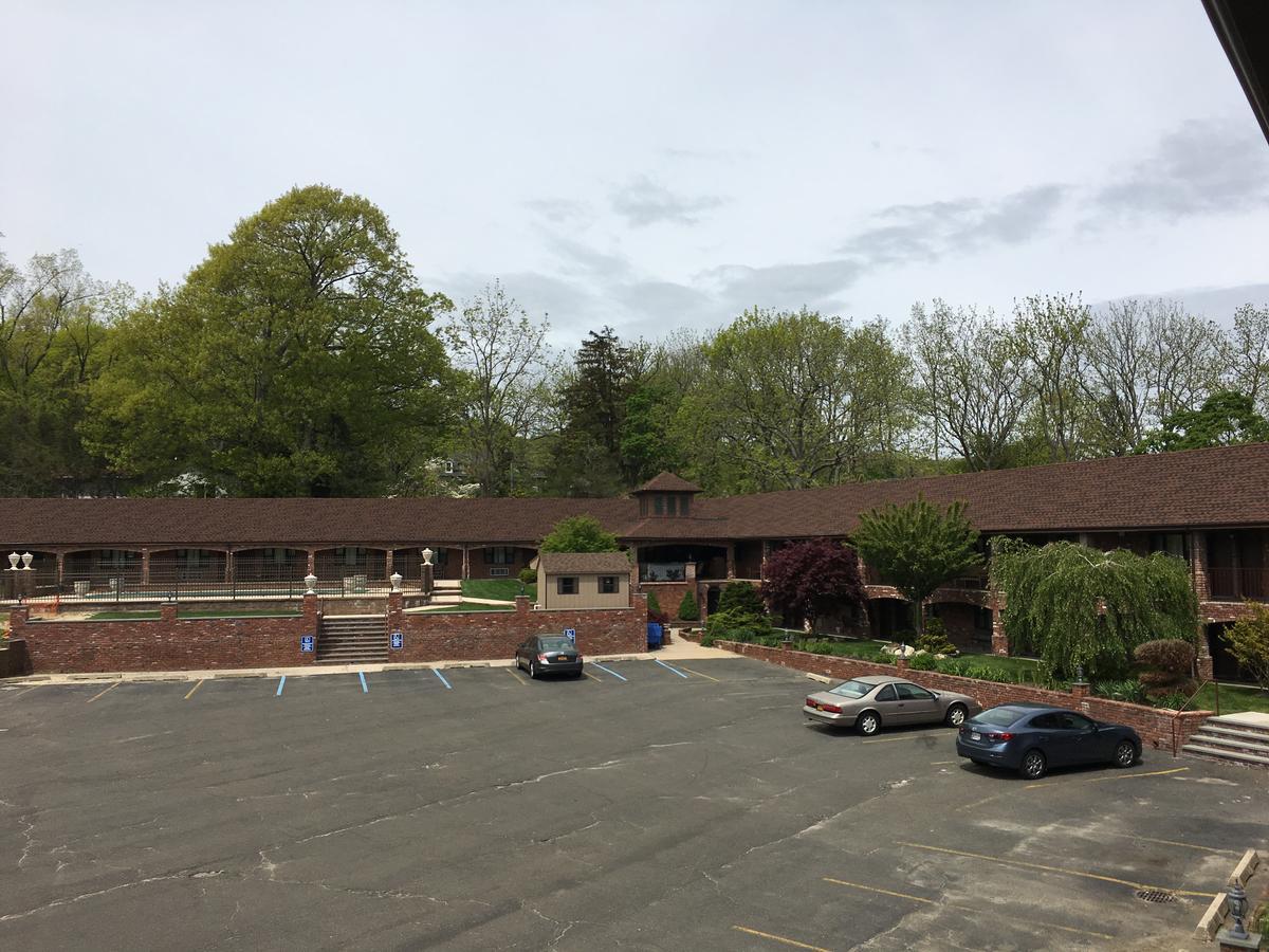 Chalet Inn & Suites Centerport Εξωτερικό φωτογραφία