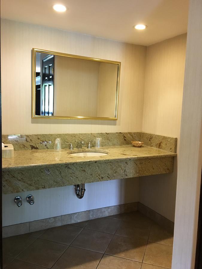Chalet Inn & Suites Centerport Εξωτερικό φωτογραφία
